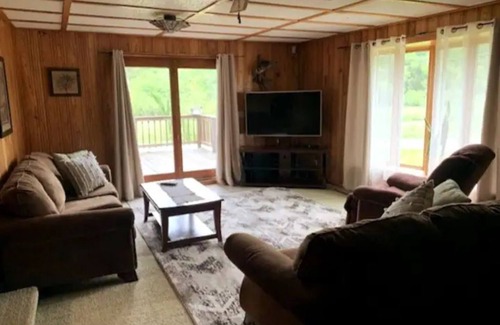 Soldiers Grove Otro | English Run Rental House