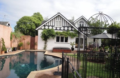 Hamilton East Casa | Inglés Tudor Manor Exec