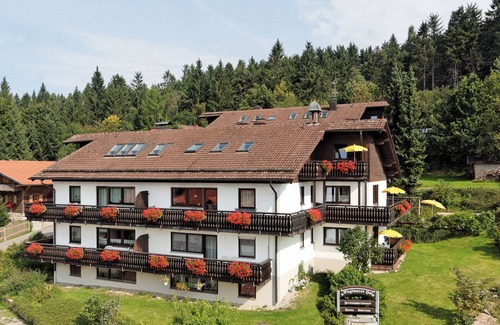 Sankt Englmar Apartamento | Englmarer Hof garden view
