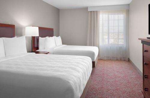 Renton Hotel | Enjoy 2 Family-Friendly Suites w/ Fully Equipped Kitchen & Free Parking!