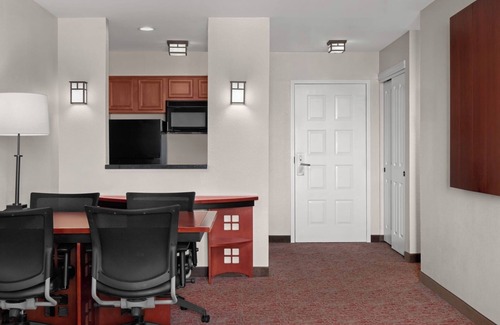 Renton Hotel | Enjoy 2 Family-Friendly Suites w/ Fully Equipped Kitchen & Free Parking!