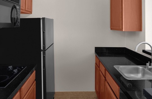 Renton Hotel | Enjoy 2 Family-Friendly Suites w/ Fully Equipped Kitchen & Free Parking!
