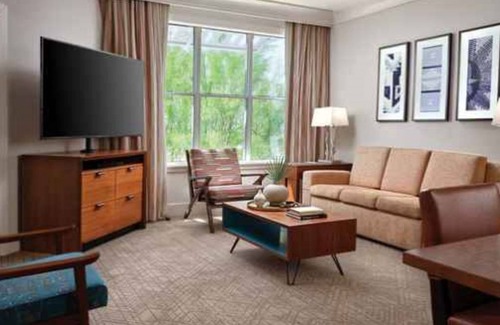 Desert Ridge Complejo | Enjoy 4 nights in a 2-bedroom Villa at Marriott's Canyon Villas Resort.