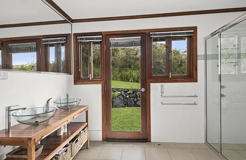 Lowanna Casa | Enjoy a 5-star experience in the Australian bushland, Ideal for group retreats