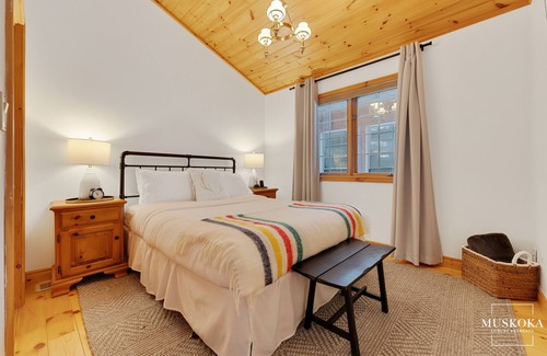 Baysville Casa | Enjoy a beautiful outdoor experience on the 3 acre, waterfront property