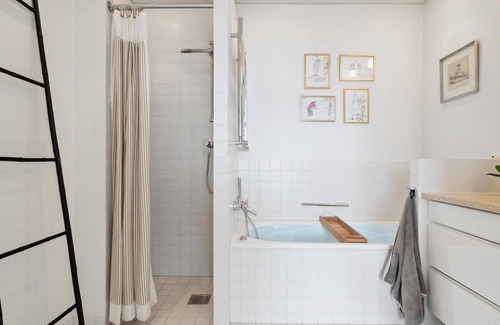 Aarhus C Apartamento | Enjoy a beautiful vacation by the sea in this inviting vacation apartment.