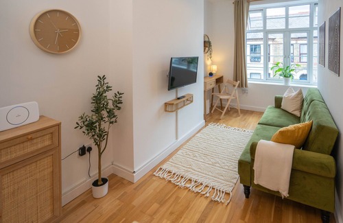 Mill Road Apartamento | Enjoy a "boho Style" Serviced Apartment Located in the Heart of Cambridge!