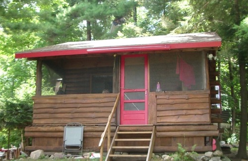 Silver Bay Cabina | Disfrute de un encantador 1939 Log Cabin en precioso lago George.