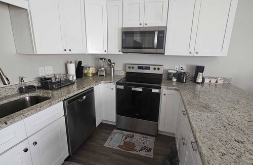 Harrisburg Condominio | Enjoy a convenient 3BR House near —Charlotte Motor Speedway & Uptown Charlotte.