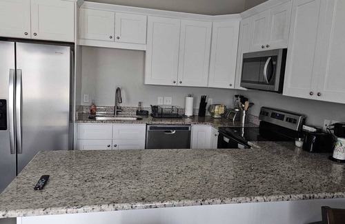 Harrisburg Condominio | Enjoy a convenient 3BR House near —Charlotte Motor Speedway & Uptown Charlotte.