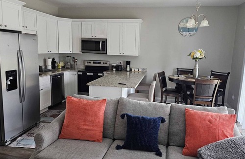 Harrisburg Condominio | Enjoy a convenient 3BR House near —Charlotte Motor Speedway & Uptown Charlotte.