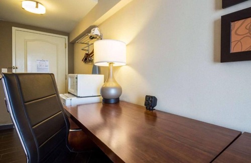 Avenel Casa | Enjoy a cozy bed and spacious room near the Newark Airport