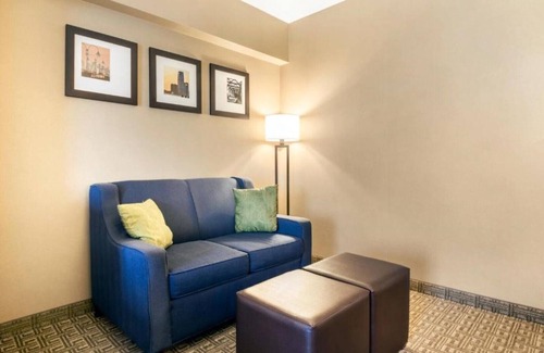 Avenel Casa | Enjoy a cozy bed and spacious room near the Newark Airport