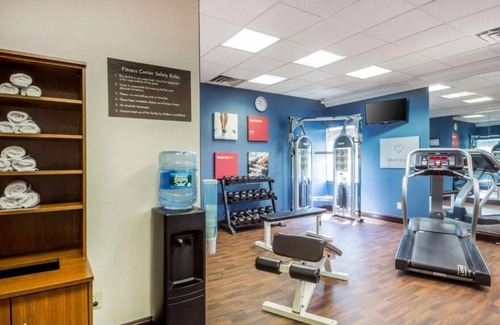 Avenel Casa | Enjoy a cozy bed and spacious room near the Newark Airport