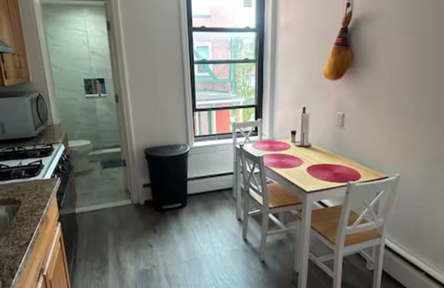 Bulls Ferry and Jacob's Ferry Apartamento | Enjoy a cozy apartment just 20 minutes from Manhattan.