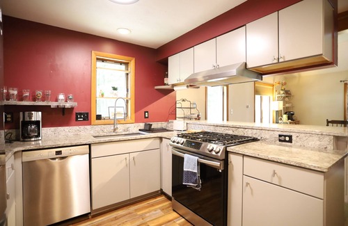 Campton Casa | Enjoy a Cozy White Mountain Adventure at this Private Single-Family Home! (MV118C)