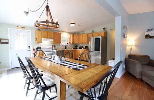 Campton Casa | Enjoy a Cozy White Mountain Adventure at this Private, Pet Friendly Home! (BR76C)