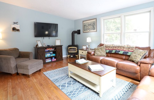 Campton Casa | Enjoy a Cozy White Mountain Adventure at this Private, Pet Friendly Home! (BR76C)