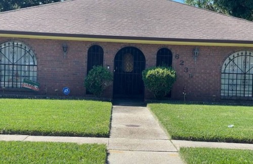 Old Aurora Casa | Enjoy a Delicious Summer While Staying in this Lovely Home in Enchanting NOLA!
