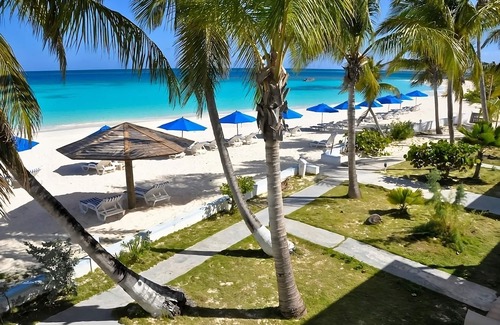 Shoal Bay Apartamento | Enjoy a Hassle-Free and Suiting Stay! Full Kitchen, Outdoor Pool, FREE Parking!