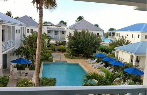 Shoal Bay Apartamento | Enjoy a Hassle-Free and Suiting Stay! Full Kitchen, Outdoor Pool, FREE Parking!