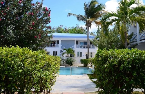 Shoal Bay Apartamento | Enjoy a Hassle-Free and Suiting Stay! Full Kitchen, Outdoor Pool, FREE Parking!