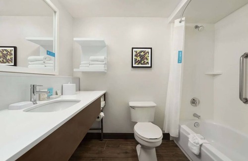South Portland Casa | Enjoy a Hassle-Free and Suiting Stay! Pet-Friendly Property, Parking, Breakfast!