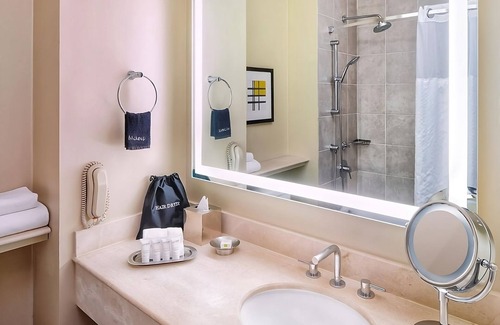 Redwood Shores Casa | Enjoy a Hassle-Free and Suiting Stay! Scenic Views, Pet-friendly Hotel with Pool