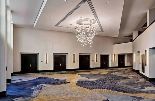Redwood Shores Casa | Enjoy a Hassle-Free and Suiting Stay! Scenic Views, Pet-friendly Hotel with Pool