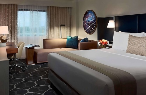 Uptown Hotel | Enjoy a Hassle-Free Stay! Close to Houston Arboretum and Nature Center, w/ Pool!