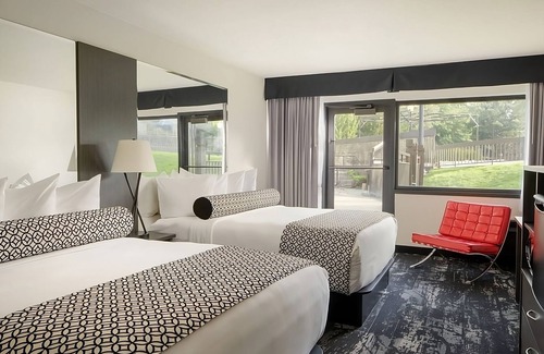 Riverside Hotel | Enjoy a Hassle-Free Stay! Near Mobius Children's Museum, Pets Allowed