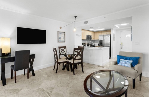 Coconut Grove Hotel | Enjoy a Hassle-Free Stay! 4 Convenient Units, Pool, Kitchen, Near Coco Walk