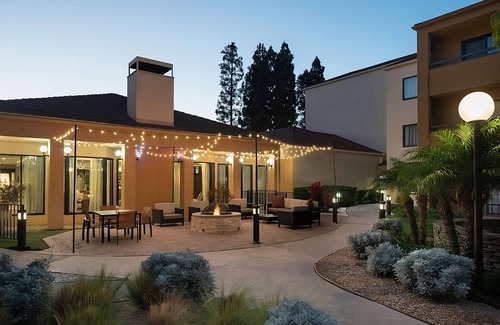 El Segundo Casa | Enjoy a Hassle-Free Stay! Pet-Friendly, Short Drive to Hermosa Beach Pier