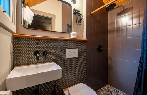 Guerneville Hotel | Enjoy a Hassle-Free and Comfortable Stay! Free Parking, Outdoor Swimming Pool