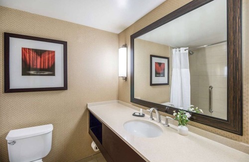 Los Angeles Complejo | Enjoy a Hassle-Free Stay! 2 Relaxing Units, Pet-Friendly, Airport Shuttle!