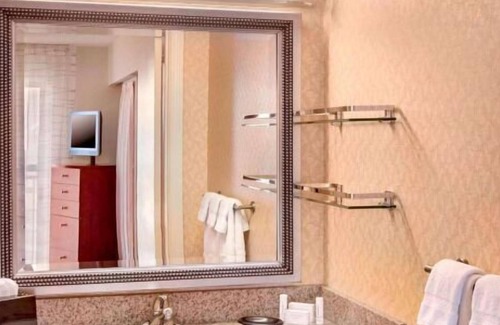 Westborough Casa | Enjoy a Hassle-Free Stay! 2 Pleasant Units, Free Grab-and-Go Breakfast, Pool