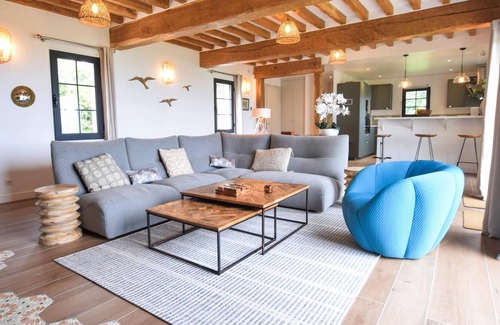 Cricqueboeuf Casa | Enjoy a magnificent sea panorama in this comfortable vacation home!
