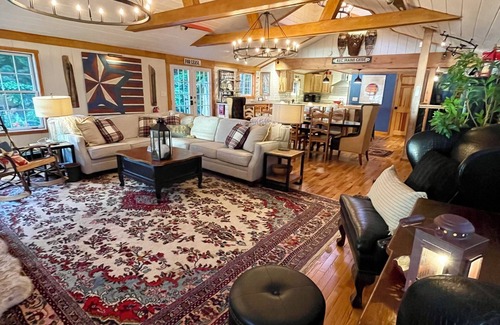 Embden Casa | Disfrute de un lago privado privado de lujo rústico de Waterfront