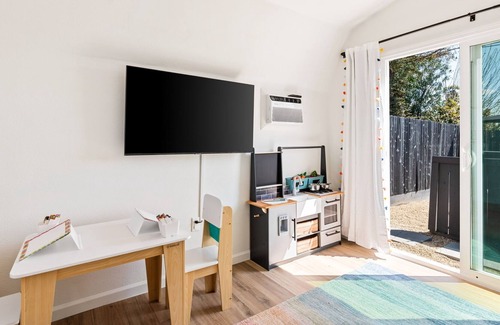 Madera Apartamento | Enjoy a Modern Minimalist studio newly remodeled