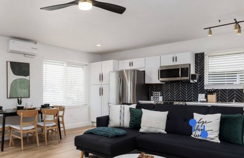 Madera Apartamento | Enjoy a Modern Minimalist studio newly remodeled