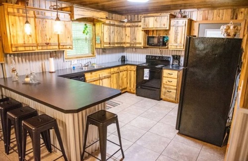 Lindale Cabina | Enjoy a Peaceful and Relaxing Stay Here at the Leanin Tree!