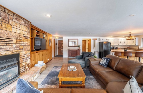 Red Lodge Cabina | Enjoy a peaceful retreat and a fisherman's dream on Rock Creek!