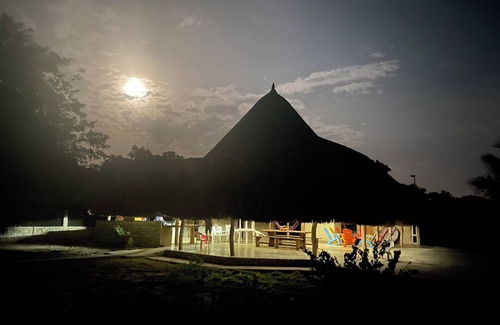 Castillogrande Cabina | Enjoy a pleasant Island stay in La Felicida, a cozy beach front rustic cabin