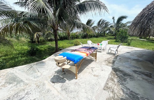 Castillogrande Cabina | Enjoy a pleasant Island stay in La Felicida, a cozy beach front rustic cabin