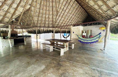 Castillogrande Cabina | Enjoy a pleasant Island stay in La Felicida, a cozy beach front rustic cabin
