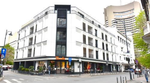 Jibert Apartamento | Enjoy a premium downtown apartment in a BRAND-NEW ART DECO BUILDING! Free parking!
