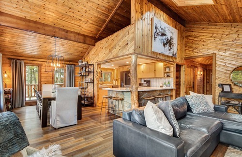 Breckenridge Cabina | Enjoy a quaint cabin that offers modern luxury!