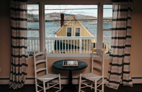 Franklin Casa | Enjoy a quick walk to the beach & lake views