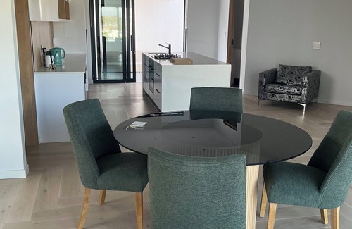 Heldervue Apartamento | Enjoy a relaxing getaway in our new luxury apartment, central to most amenities