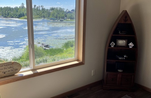Cameron Casa | Enjoy a relaxing getaway on Prairie Lake in Cameron, WI